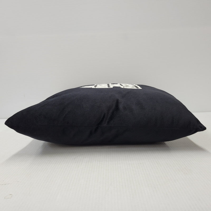 【中古品】【メンズ/レディース】 BLACKEYEPATCH ブラックアイパッチ OG LABEL VELOUR CUSHION OG ラベル ベロア クッション 208-260726-kh-10-izu カラー：ブラック 万代Net店