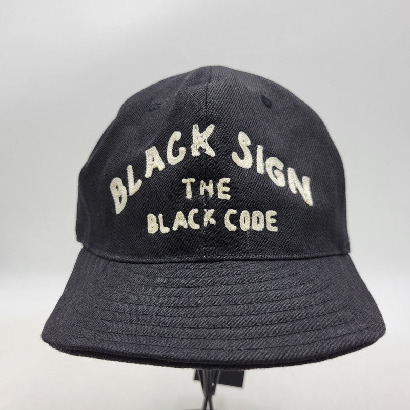 【中古品】【メンズ/レディース】 BLACK SIGN ブラックサイン BLACK CODE TRUCKER CAP BSSC-26902 ブラックコード トラッカーキャップ 帽子 185-260618-as-13-izu サイズ：F カラー：ブラック 万代Net店