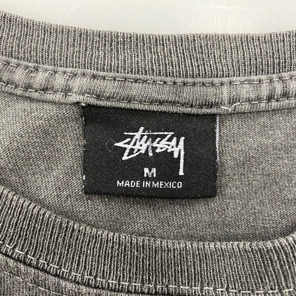 【中古品】【メンズ】 STUSSY ステューシー メキシコ製 CENTER LOGO BACK SURFMAN PRINT SS TEE センター ロゴ バック サーフマン プリント ショートスリーブ Tシャツ トップス 142-260610-kh-07-izu サイズ：M カラー：チャコール系 万代Net店