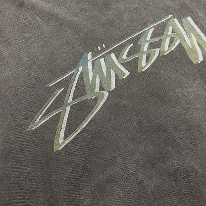 【中古品】【メンズ】 STUSSY ステューシー メキシコ製 CENTER LOGO BACK SURFMAN PRINT SS TEE センター ロゴ バック サーフマン プリント ショートスリーブ Tシャツ トップス 142-260610-kh-07-izu サイズ：M カラー：チャコール系 万代Net店