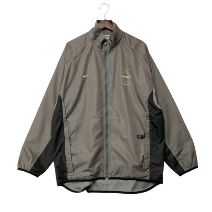 【中古品】【メンズ】 F.C.REAL BRISTOL×NIKE エフシーレアルブリストル×ナイキ F0 MAS 00’S NYLON JACKET ナイロン ジャケット アウター 142-260611-cs-11-izu サイズ：M カラー：グレー 万代Net店