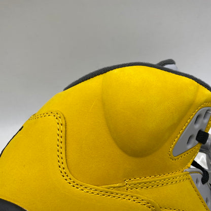 【中古美品】【メンズ】 NIKE ナイキ IO3372-700 AIR JORDAN 5 RETRO TOKYO 23 (2025) レトロ トーキョー 23 スニーカー 靴 160-260611-kh-09-izu サイズ：27 カラー：ARSITY MAIZE/BLACK-WOLF GREY-ANTHRACITE 万代Net店