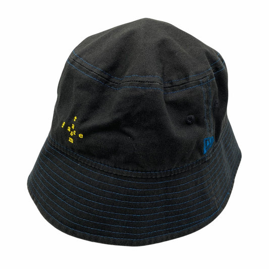 【中古品】【メンズ/レディース】 FACETASM ファセッタズム × NEW ERA ニューエラ BUCKET HAT バケット ハット 帽子 185-260611-kh-12-izu サイズ：L/XL カラー：ブラック 万代Net店