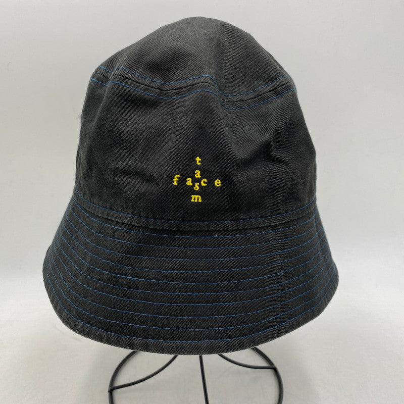 【中古品】【メンズ/レディース】 FACETASM ファセッタズム × NEW ERA ニューエラ BUCKET HAT バケット ハット 帽子 185-260611-kh-12-izu サイズ：L/XL カラー：ブラック 万代Net店