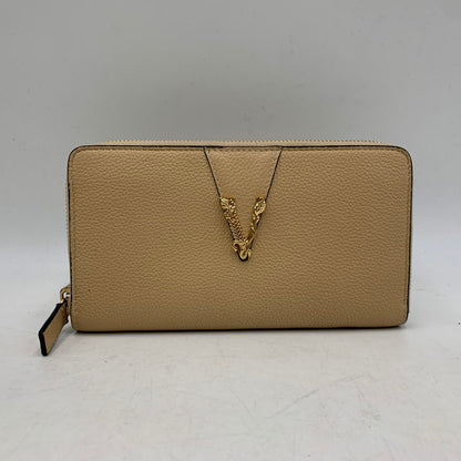【中古品】【メンズ/レディース】 VERSACE ヴェルサーチ VIRTUS ROUND ZIP WALLET ヴィルトゥス ラウンドジップ ウォレット 長財布 181-260614-as-18-izu カラー：ベージュ 万代Net店