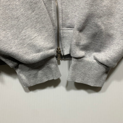 【中古品】【メンズ】 ILLIGO イリゴ 24AWOUT09 129 LOGO PATCH HOODED ロゴ パッチ フーデッド パーカー トップス 141-260627-kh-09-izu サイズ：M カラー：グレー 万代Net店