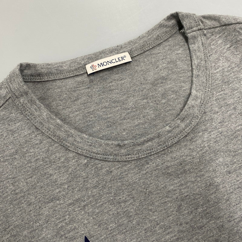 【中古品】【メンズ】 MONCLER モンクレール E20918048250 国内正規 MAGLIA T-SHIRT マグリア Tシャツ トップス 半袖 141-260615-cs-07-izu サイズ：L カラー：グレー 万代Net店