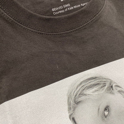 【中古品】【メンズ】 BIOTOP ビオトープ BOM-74000-A KATE MOSS BY DAVID SIMS PHOTO T-SHIRTS ケイトモス デヴィッドシムズ フォト Tシャツ トップス 140-260617-kh-04-izu サイズ：L カラー：チャコール系 万代Net店