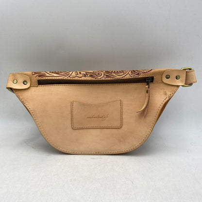 【中古品】【メンズ/レディース】 MARSHMALLOW CAFE マシュマロカフェ CARVING LEATHER BODY BAG カービング レザー ボディバッグ カバン 鞄 188-260617-ya-05-izu カラー：ベージュ系 万代Net店