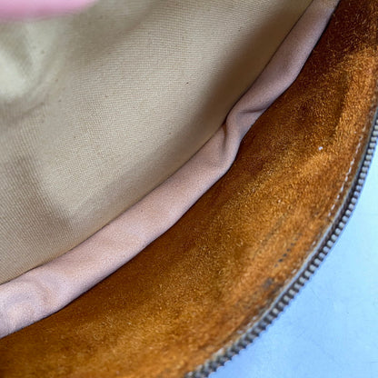 【中古品】【メンズ/レディース】 MARSHMALLOW CAFE マシュマロカフェ CARVING LEATHER BODY BAG カービング レザー ボディバッグ カバン 鞄 188-260617-ya-05-izu カラー：ベージュ系 万代Net店
