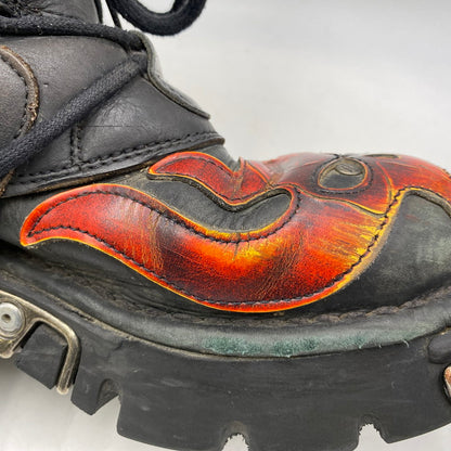 【現状渡し品】【メンズ】 NEW ROCK ニューロック SKULL FIRE PATTERN LEATHER BOOTS スカル ファイヤー パターン レザー ブーツ 靴 164-260616-as-02-izu サイズ：40 カラー：ブラック×レッド 万代Net店