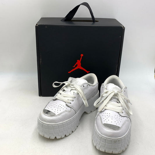 【中古品】【レディース】 NIKE ナイキ HF3184-100 WOMEN'S AIR JORDAN ウィメンズ エア ジョーダン 1 BROOKLYN LOW ブルックリン ロー スニーカー シューズ 靴 166-260620-ya-12-izu サイズ：24cm カラー：WHITE/METALLIC SILVER 万代Net店
