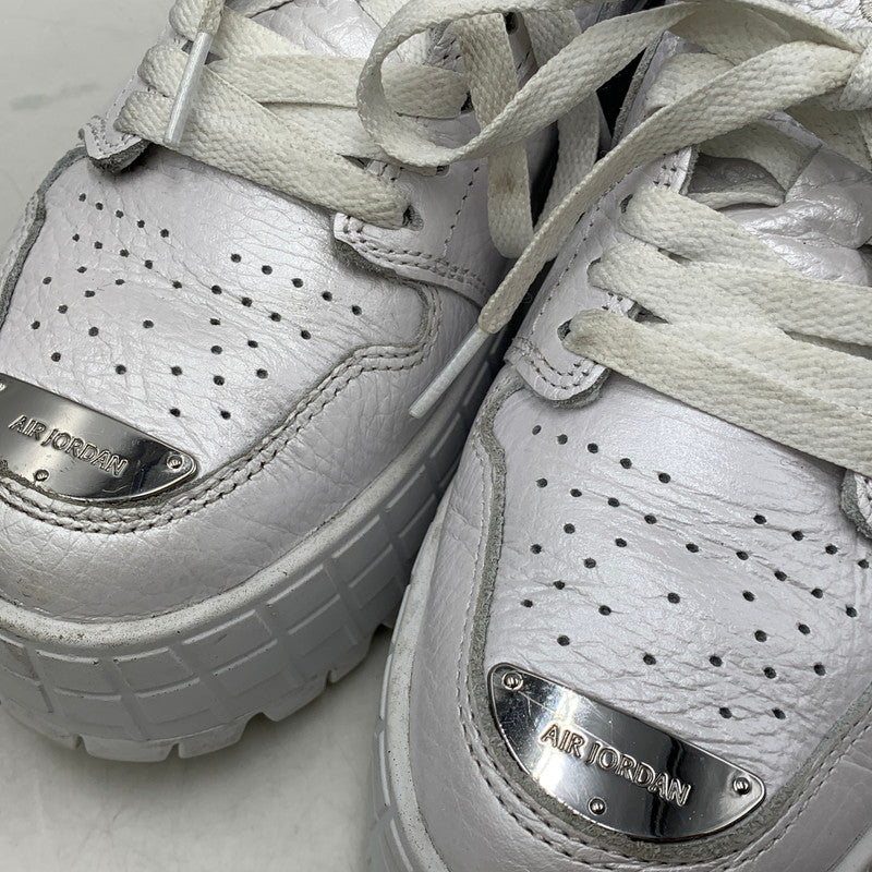 【中古品】【レディース】 NIKE ナイキ HF3184-100 WOMEN'S AIR JORDAN ウィメンズ エア ジョーダン 1 BROOKLYN LOW ブルックリン ロー スニーカー シューズ 靴 166-260620-ya-12-izu サイズ：24cm カラー：WHITE/METALLIC SILVER 万代Net店