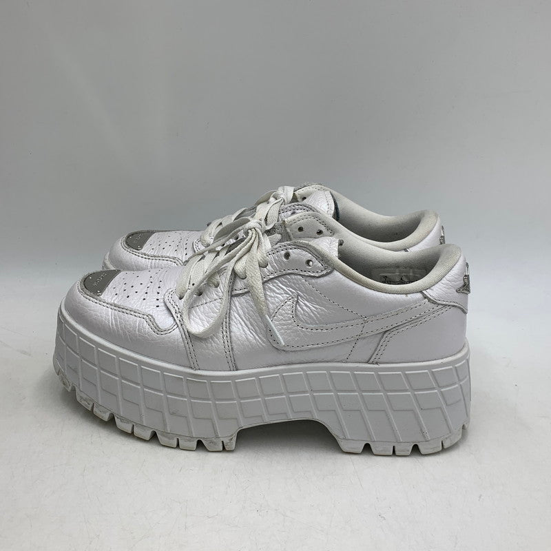 【中古品】【レディース】 NIKE ナイキ HF3184-100 WOMEN'S AIR JORDAN ウィメンズ エア ジョーダン 1 BROOKLYN LOW ブルックリン ロー スニーカー シューズ 靴 166-260620-ya-12-izu サイズ：24cm カラー：WHITE/METALLIC SILVER 万代Net店