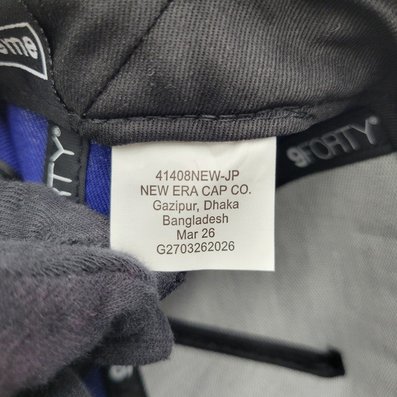【中古美品】【メンズ】 SUPREME シュプリーム 26SS GOTHIC OUTLINE ADJUSTABLE NEW ERA ゴシック アウトライン アジャスタブル ニューエラ キャップ 帽子 185-260625-ya-20-izu サイズ：ONE SIZE カラー：ネイビー 万代Net店