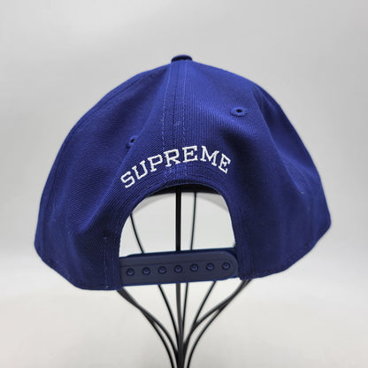 【中古美品】【メンズ】 SUPREME シュプリーム 26SS GOTHIC OUTLINE ADJUSTABLE NEW ERA ゴシック アウトライン アジャスタブル ニューエラ キャップ 帽子 185-260625-ya-20-izu サイズ：ONE SIZE カラー：ネイビー 万代Net店