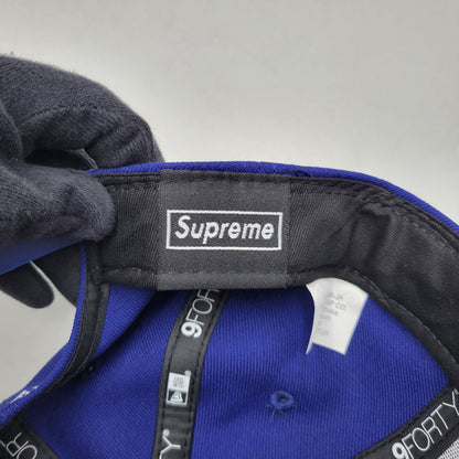 【中古美品】【メンズ】 SUPREME シュプリーム 26SS GOTHIC OUTLINE ADJUSTABLE NEW ERA ゴシック アウトライン アジャスタブル ニューエラ キャップ 帽子 185-260625-ya-20-izu サイズ：ONE SIZE カラー：ネイビー 万代Net店