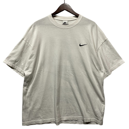 【中古品】【メンズ】 STUSSY ステューシー × NIKE ナイキ MEN'S T-SHIRT DV1774-100 メンズ Tシャツ コラボ 半袖 プリント トップス 142-260626-ay-04-izu サイズ：L カラー：ホワイト 万代Net店