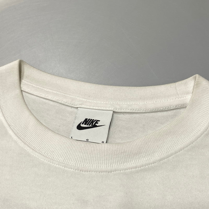 【中古品】【メンズ】 STUSSY ステューシー × NIKE ナイキ MEN'S T-SHIRT DV1774-100 メンズ Tシャツ コラボ 半袖 プリント トップス 142-260626-ay-04-izu サイズ：L カラー：ホワイト 万代Net店