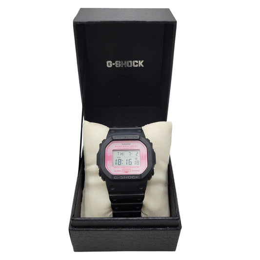 【中古品】【メンズ/レディース】 G-SHOCK ジーショック DIGITAL 5600 SERIES SAKURA STORM DW-5600TCB デジタル サクラストーム 腕時計 196-260704-as-14-izu サイズ：48.9 × 42.8 × 13.4 mm カラー：ブラック×ピンク 万代Net店