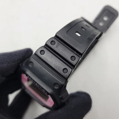 【中古品】【メンズ/レディース】 G-SHOCK ジーショック DIGITAL 5600 SERIES SAKURA STORM DW-5600TCB デジタル サクラストーム 腕時計 196-260704-as-14-izu サイズ：48.9 × 42.8 × 13.4 mm カラー：ブラック×ピンク 万代Net店