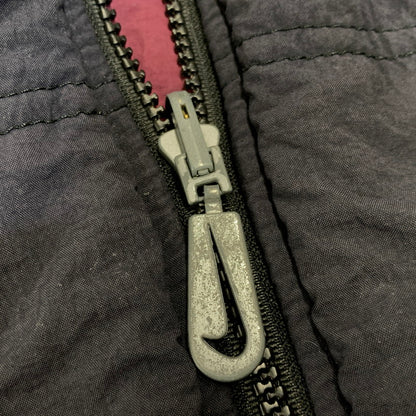 【現状渡し品】【メンズ】 NIKE ナイキ BIG SWOOSH REVERSIBLE JACKET ビッグ スウッシュ リバーシブル ジャケット 銀タグ 146-260702-as-10-izu サイズ：L カラー：ブラック/バーガンディー 万代Net店
