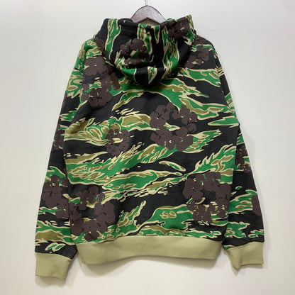 【中古品】【メンズ】 DENIM TEARS デニムティアーズ GREEN CAMO COTTON WREATH ZIP HOODIE グリーン カモ コットン リース ジップ フーディー パーカー トップス 142-260701-kh-21-izu サイズ：M カラー：マルチ 万代Net店