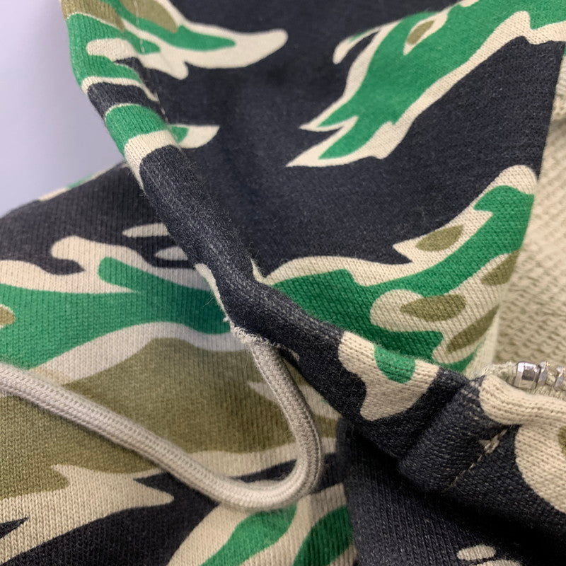 【中古品】【メンズ】 DENIM TEARS デニムティアーズ GREEN CAMO COTTON WREATH ZIP HOODIE グリーン カモ コットン リース ジップ フーディー パーカー トップス 142-260701-kh-21-izu サイズ：M カラー：マルチ 万代Net店