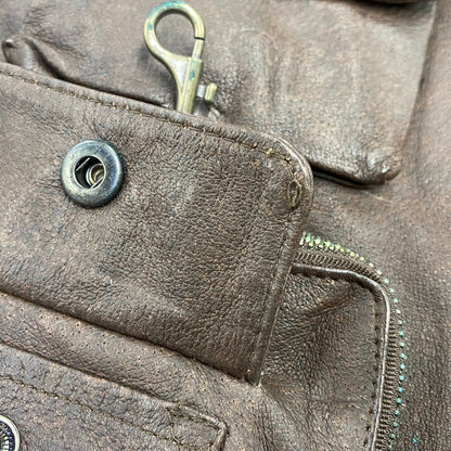 【中古品】【メンズ】 ST.JOHN'S BAY セントジョンズベイ 4-POCKET LEATHER VEST 4ポケット レザー ベスト トップス 146-260703-kh-10-izu サイズ：L カラー：ブラウン 万代Net店