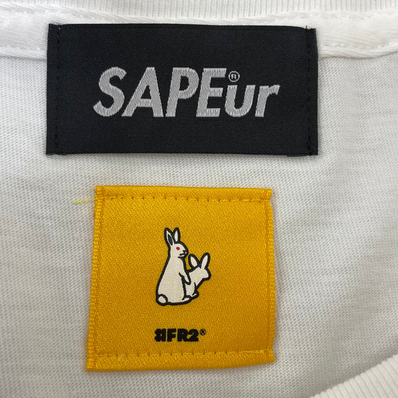【中古品】【メンズ】 SAPEUR サプール × FR2 エフアールツー FRC2450 DOKO限定 GRAPHIC SS TEE グラフィック ショートスリーブ Tシャツ トップス 142-260704-kh-08-izu サイズ：L カラー：ホワイト 万代Net店