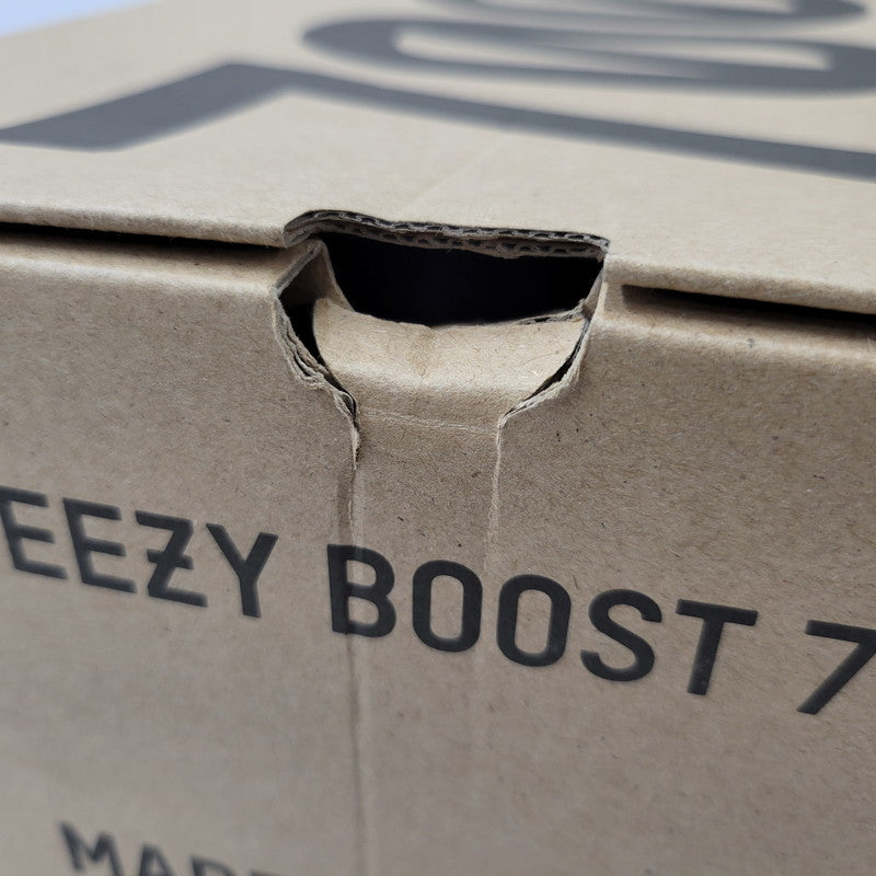 【中古品】【メンズ】 adidas アディダス YEEZY BOOST 700 B75571 イージーブースト 700 スニーカー シューズ 靴 161-260710-ay-12-izu サイズ：29cm カラー：MGSOGR/CWHITE/CBLACK 万代Net店
