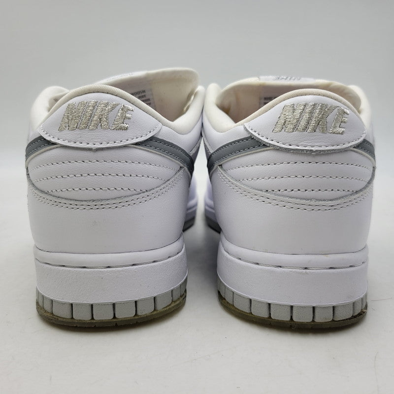 【中古品】【メンズ】 NIKE SB ナイキエスビー × SUPREME シュプリーム DUNK LOW OG QS HQ8487-100 ダンク ロー コラボ スニーカー シューズ 靴 160-260710-ay-03-izu サイズ：27.5cm カラー：WHITE/METALLIC SILVER-WHITE 万代Net店
