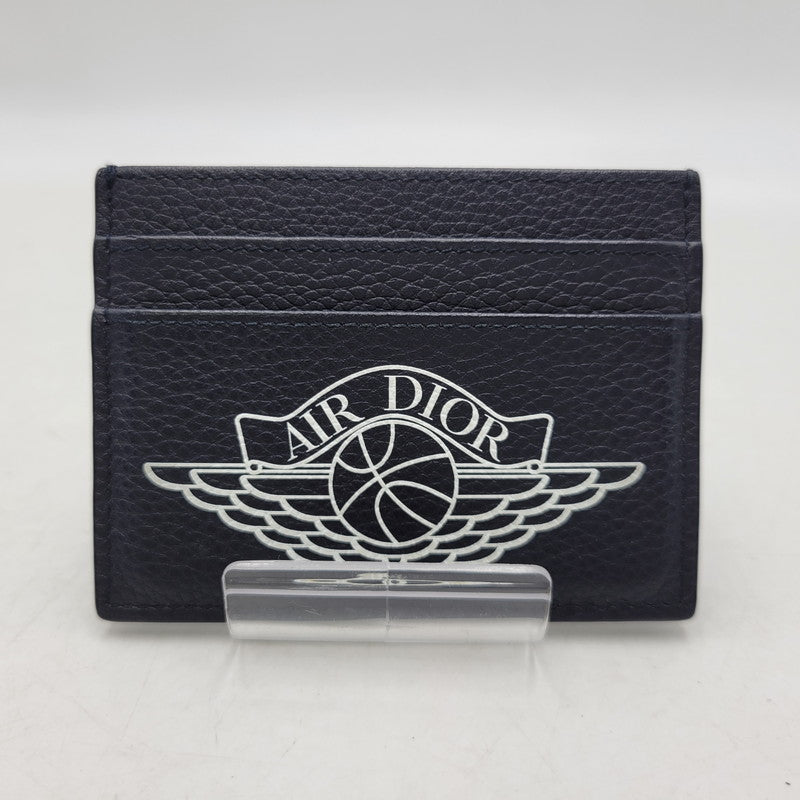 【中古美品】【メンズ/レディース】 Christian Dior クリスチャンディオール × AIR JORDAN エアジョーダン AIR DIOR WINGS CARD CASE 2NICH001YWD エアディオール カードケース レザー コラボ 小物 服飾雑貨 183-260710-ay-06-izu カラー：ネイビー 万代Net店