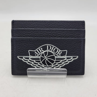 【中古美品】【メンズ/レディース】 Christian Dior クリスチャンディオール × AIR JORDAN エアジョーダン AIR DIOR WINGS CARD CASE 2NICH001YWD エアディオール カードケース レザー コラボ 小物 服飾雑貨 183-260710-ay-06-izu カラー：ネイビー 万代Net店