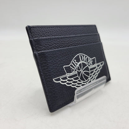 【中古美品】【メンズ/レディース】 Christian Dior クリスチャンディオール × AIR JORDAN エアジョーダン AIR DIOR WINGS CARD CASE 2NICH001YWD エアディオール カードケース レザー コラボ 小物 服飾雑貨 183-260710-ay-06-izu カラー：ネイビー 万代Net店