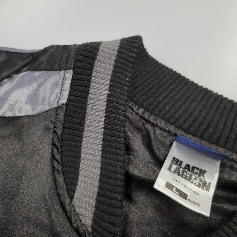 【中古品】【メンズ】 BLACK LAGOON ブラックラグーン COSPA コスパ レヴィ 刺繍スカジャン 147-260713-as-05-izu サイズ：L カラー：ブラック×グレー 万代Net店