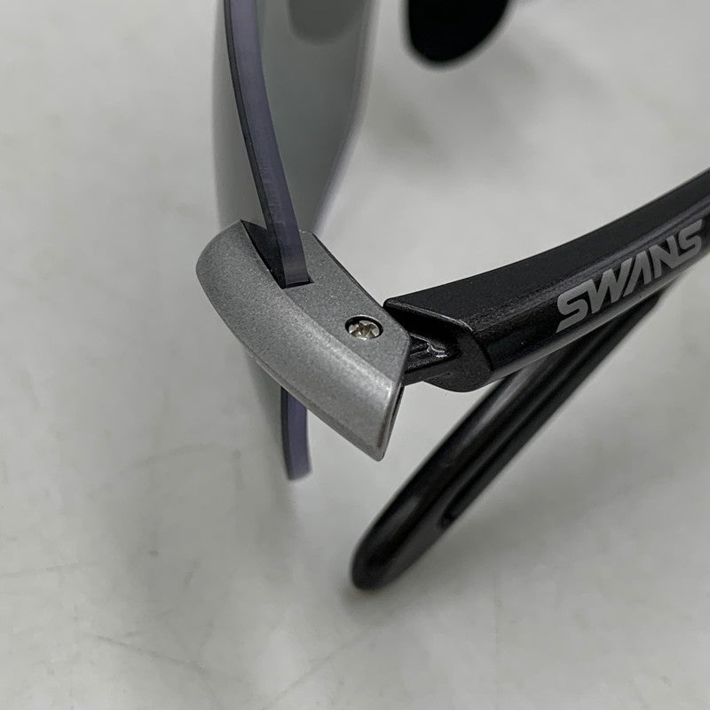 【中古美品】【メンズ/レディース】 SWANS スワンズ SALF-0051 AIRLESS-LEAF FIT SUNGLASSES エアレスリーフ フィット サングラス 203-260718-yn-04-izu サイズ：65口17-140 カラー：ブラック 万代Net店
