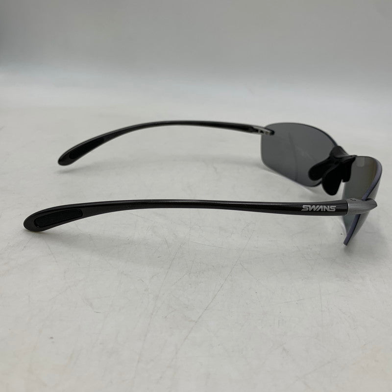 【中古美品】【メンズ/レディース】 SWANS スワンズ SALF-0051 AIRLESS-LEAF FIT SUNGLASSES エアレスリーフ フィット サングラス 203-260718-yn-04-izu サイズ：65口17-140 カラー：ブラック 万代Net店