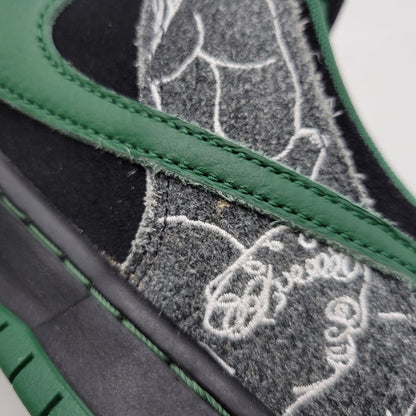 【中古品】【メンズ】 NIKE SB ナイキエスビー ×THERE SKATEBOARDS ゼア スケートボード HF7743-001 DUNK LOW PRO ダンク ロー プロ スニーカー 靴 160-260716-kh-23-izu サイズ：26.5 カラー：BLACK/GORGE GREEN-WHITE 万代Net店