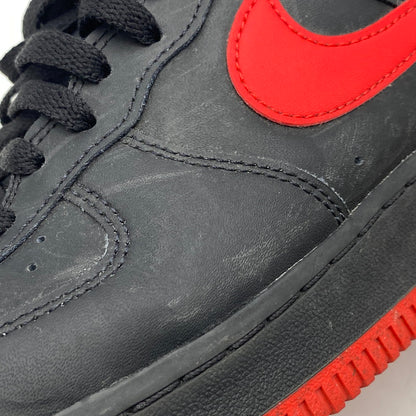 【中古品】【メンズ】 NIKE ナイキ FJ4146-002 AIR FORCE 1 LOW エア フォース 1 ロー スニーカー 靴 160-260720-kh-09-izu サイズ：26.5 カラー：BLACK/BLACK/UNIVERSITY RED 万代Net店