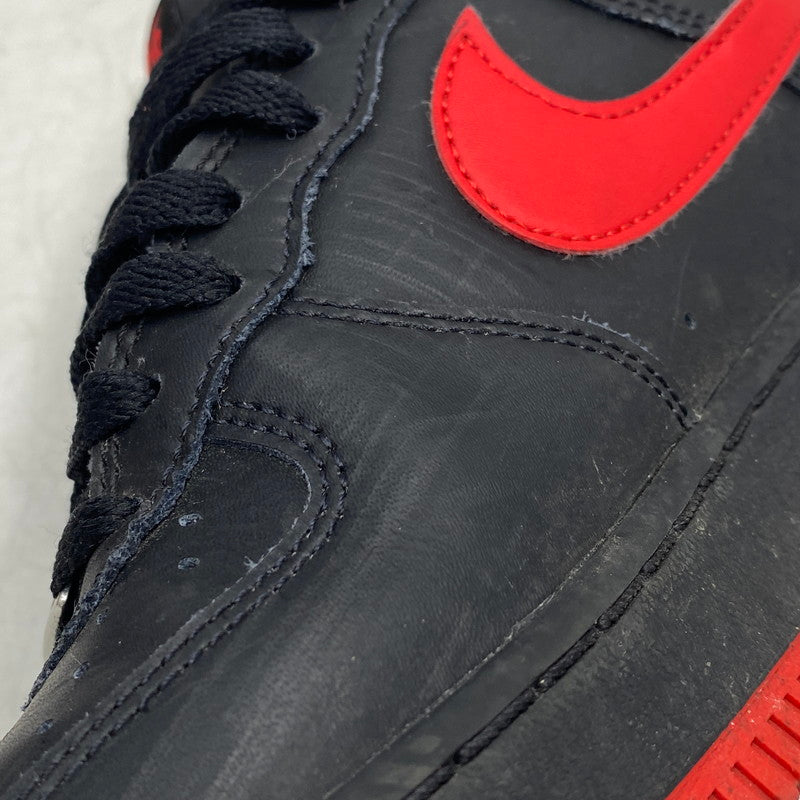 【中古品】【メンズ】 NIKE ナイキ FJ4146-002 AIR FORCE 1 LOW エア フォース 1 ロー スニーカー 靴 160-260720-kh-09-izu サイズ：26.5 カラー：BLACK/BLACK/UNIVERSITY RED 万代Net店