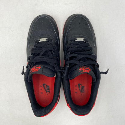 【中古品】【メンズ】 NIKE ナイキ FJ4146-002 AIR FORCE 1 LOW エア フォース 1 ロー スニーカー 靴 160-260720-kh-09-izu サイズ：26.5 カラー：BLACK/BLACK/UNIVERSITY RED 万代Net店