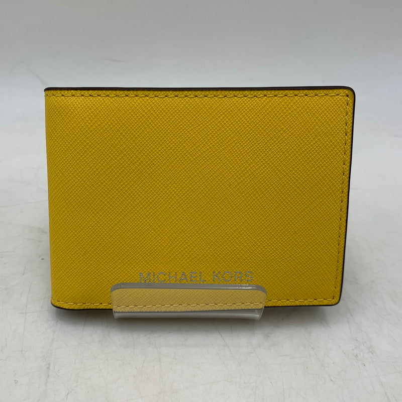 【中古品】【メンズ/レディース】 MICHAEL KORS マイケルコース 36S5LCOF2U LEATHER BILLFOLD WALLET WITH PASS CASE レザー ビルフォールド ウォレット ウィズ パスケース 二つ折り財布 財布 200-260721-cs-17-izu カラー：イエロー 万代Net店