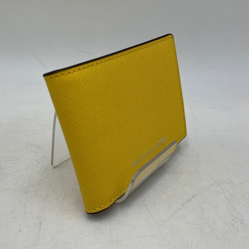【中古品】【メンズ/レディース】 MICHAEL KORS マイケルコース 36S5LCOF2U LEATHER BILLFOLD WALLET WITH PASS CASE レザー ビルフォールド ウォレット ウィズ パスケース 二つ折り財布 財布 200-260721-cs-17-izu カラー：イエロー 万代Net店