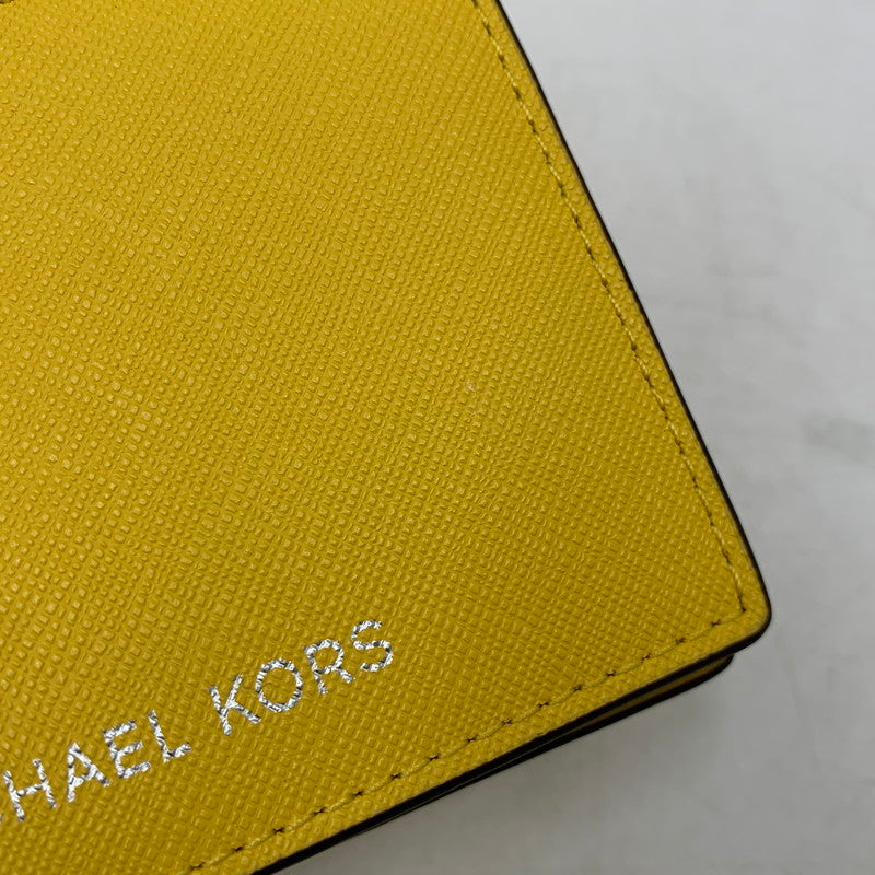 【中古品】【メンズ/レディース】 MICHAEL KORS マイケルコース 36S5LCOF2U LEATHER BILLFOLD WALLET WITH PASS CASE レザー ビルフォールド ウォレット ウィズ パスケース 二つ折り財布 財布 200-260721-cs-17-izu カラー：イエロー 万代Net店
