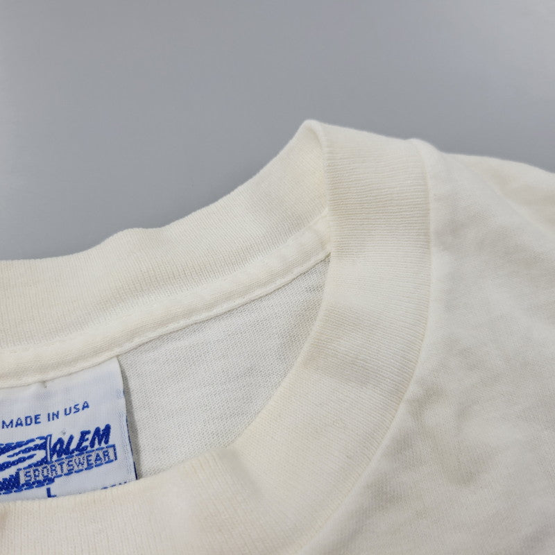 【中古品】【メンズ】 SALEM SPORTSWEAR サレム スポーツウェア USA製 両シングル CHICAGO BULLS 1993年 優勝記念 SS TEE シカゴ ブルズ ショートスリーブ Tシャツ トップス 146-260721-kh-02-izu サイズ：L カラー：ホワイト系 万代Net店
