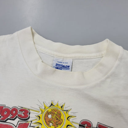 【中古品】【メンズ】 SALEM SPORTSWEAR サレム スポーツウェア USA製 両シングル CHICAGO BULLS 1993年 優勝記念 SS TEE シカゴ ブルズ ショートスリーブ Tシャツ トップス 146-260721-kh-02-izu サイズ：L カラー：ホワイト系 万代Net店