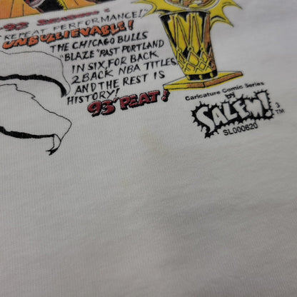 【中古品】【メンズ】 SALEM SPORTSWEAR サレム スポーツウェア USA製 両シングル CHICAGO BULLS 1993年 優勝記念 SS TEE シカゴ ブルズ ショートスリーブ Tシャツ トップス 146-260721-kh-02-izu サイズ：L カラー：ホワイト系 万代Net店