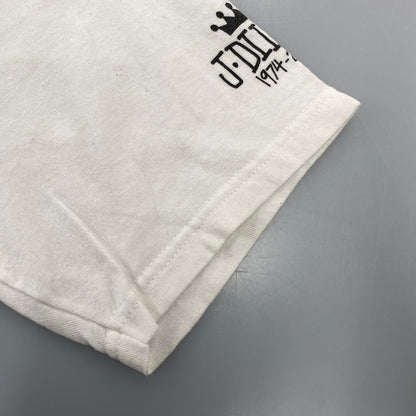 【中古品】【メンズ】 STUSSY ステューシー × J DILLA Jディラ DONUT SS TEE ドーナツ ショートスリーブ Tシャツ 半袖 142-260725-as-08-izu サイズ：S カラー：ホワイト 万代Net店
