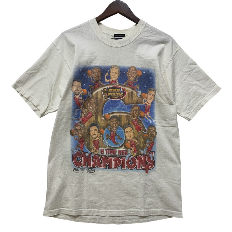 【中古品】【メンズ】 PRO PLAYER プロプレイヤー NBA FINALS 1998 CHAMPIONS CHICAGO BULLS SS TEE NBA ファイナル シカゴブルズ ショートスリーブ Tシャツ トップス 146-260725-kh-09-izu サイズ：M カラー：ホワイト 万代Net店